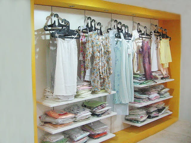Retail Showroom Furniture